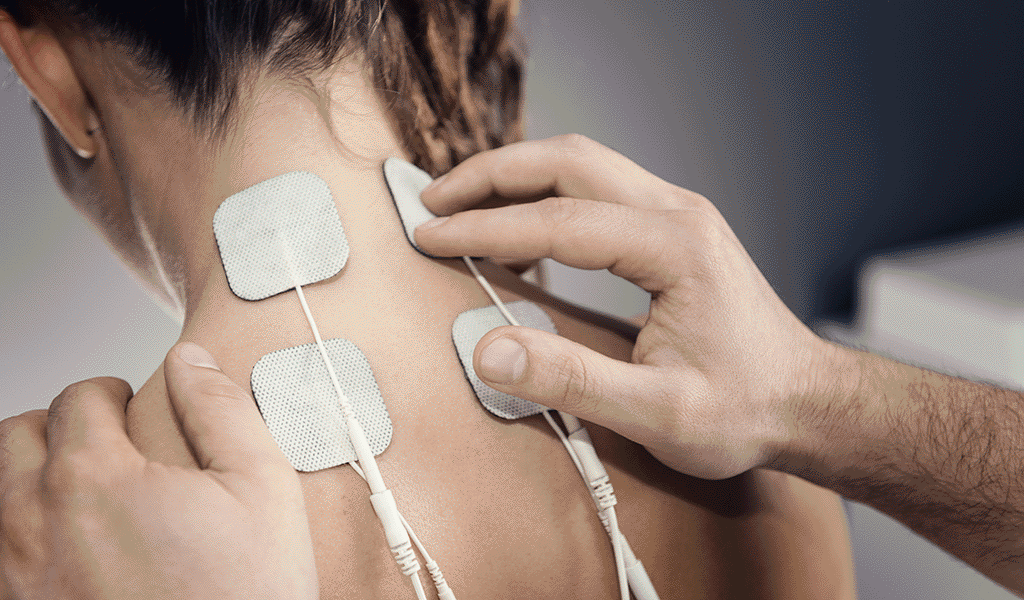 TENS è l'acronimo di TransCutaneous Electrical Nerve Stimulation (stimolazione elettrica nervosa transcutanea), una tecnica medica complementare, utilizzata soprattutto per controllare alcune condizioni dolorose acute o croniche. La TENS consiste nell'applicazione sulla cute di lievi impulsi elettrici, che attivano fibre nervose di grosso diametro riducendo la percezione del dolore.